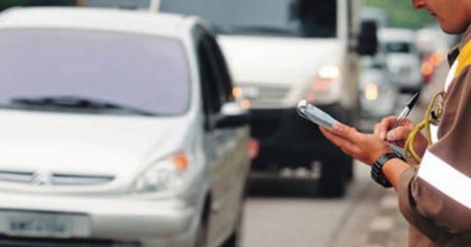 Guarda multando - Foto: Internet