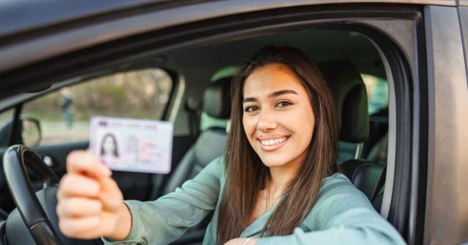 Ilustração de motorista com CNH - Foto Reprodução Internet