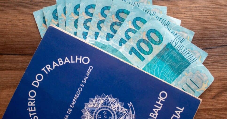 Ilustração de salário com lei trabalhista - Foto Reprodução Internet