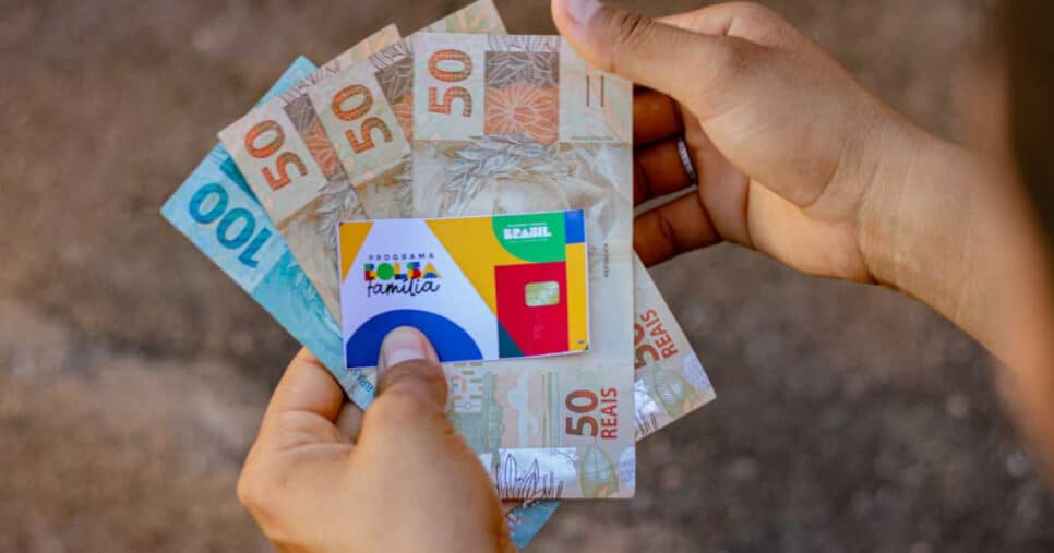 Globo dá vitória do Bolsa Família com liberação de quase R$ 1 mil (Foto: Reprodução)