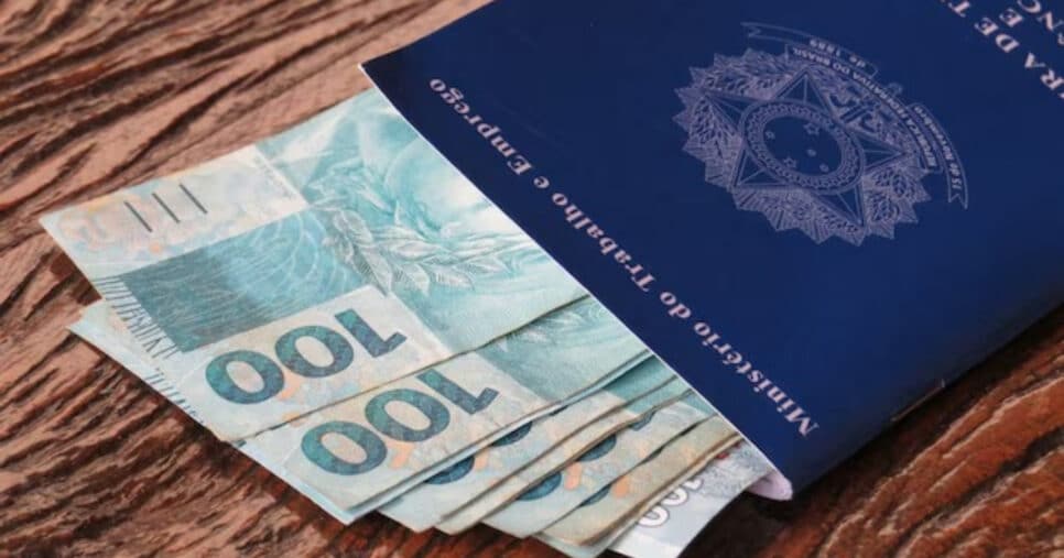 Projeto para beneficiar aposentados e pensionistas vem sendo discutido há anos (Foto Freepik)