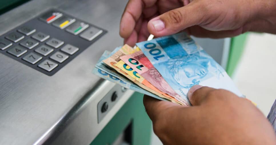 Benefícios do Governo, como Bolsa Família, PIS e Pé de Meia estão disponíveis (Foto: Reprodução)