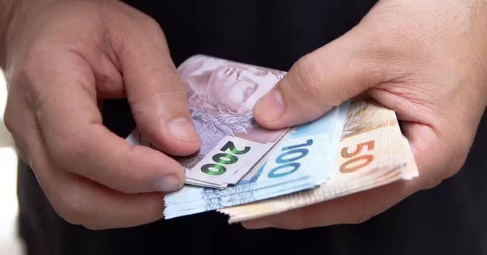 Salário mínimo do Rio de Janeiro está entre os maiores do Brasil (Foto: Adriano Toffetti/Ato Press/Estadão Conteúdo)