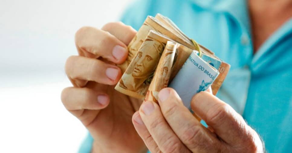 2025: Lei trabalhista traz salário mínimo de + R$ 2 mil na era Lula (Foto: Reprodução)